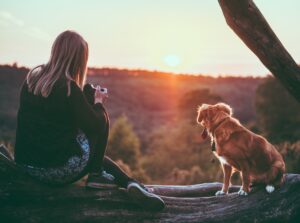 犬の散歩時の飼い主の服装は動きやすいものがベスト